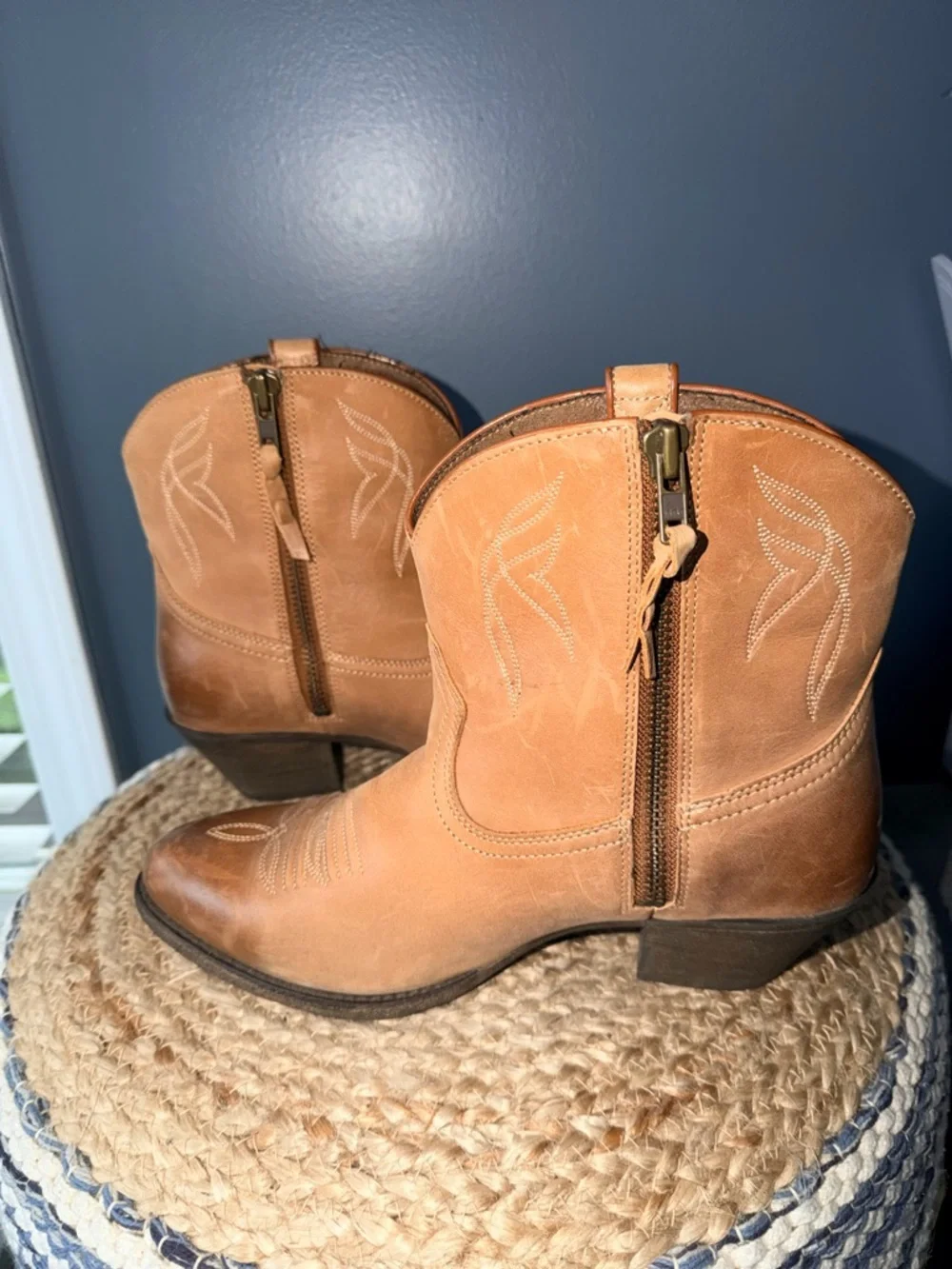 Ariat Darlin Cowgirl Short Boots - Picture 2 of 11